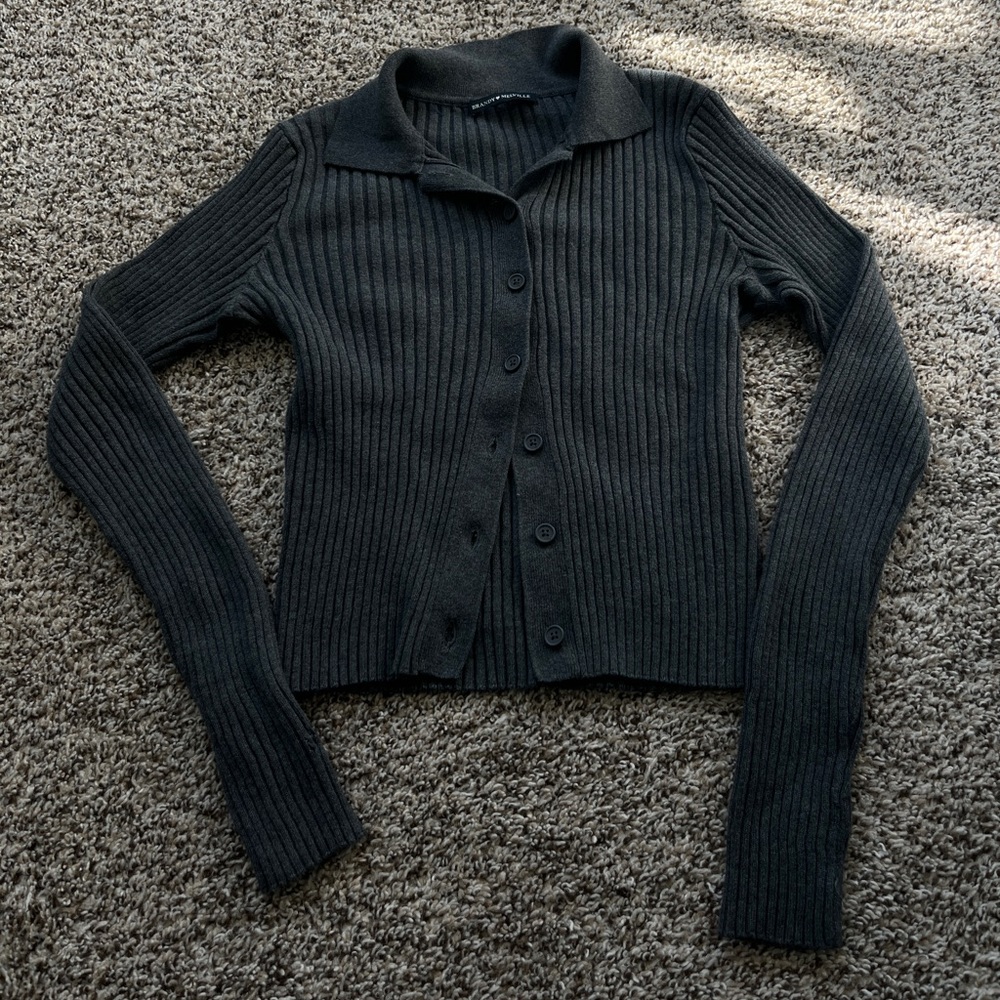 BRANDY MELVILLE SWEATER BUTTON UP